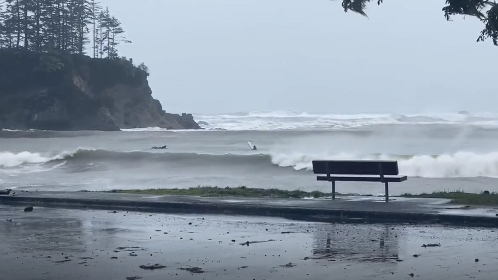 King tide and winter storm collide on the Oregon Coast KMTR