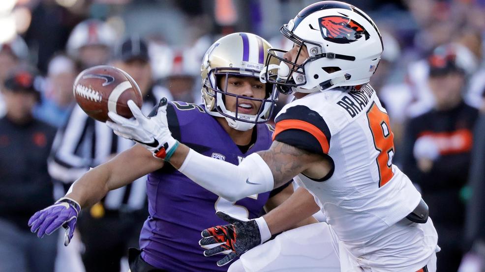 Oregon St Washington Football UW 2018 football vs Oregon state AP181.jpg