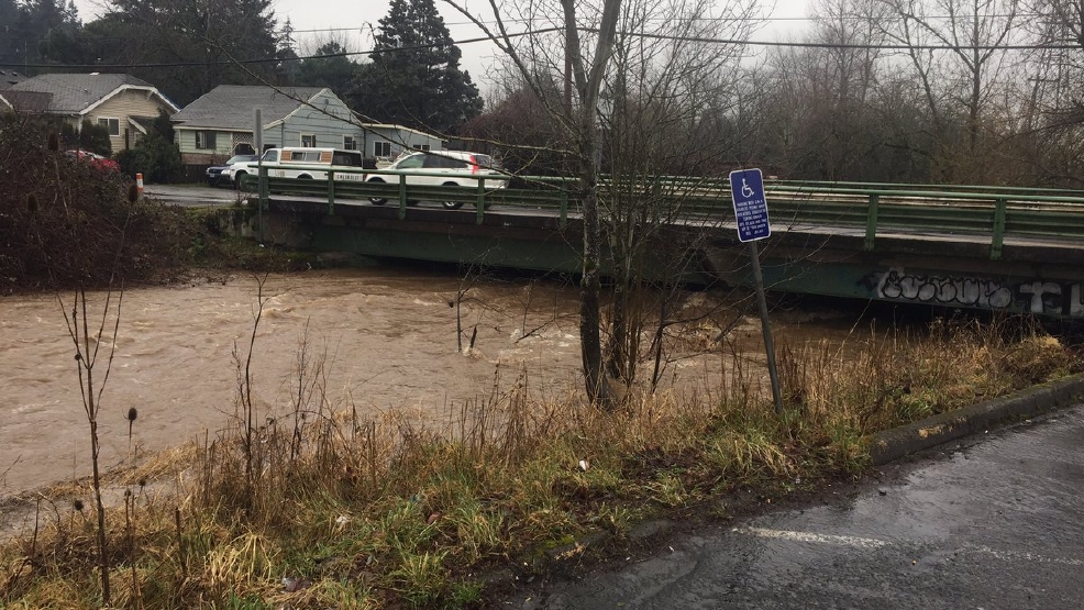 Johnson Creek hits flood stage in SE Portland KATU