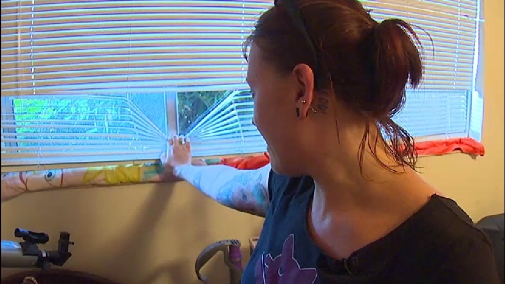Seattle Woman Catches Peeping Tom Looking In Her Window Komo