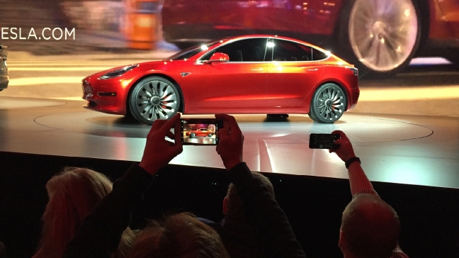 Orders for lower-price Tesla reach 276,000 