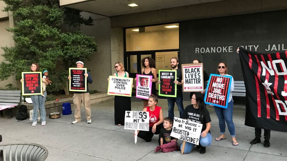 Protesters call for 'no more jail deaths' in Roanoke WSET