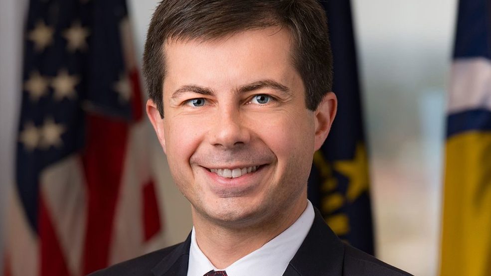In Vegas, Buttigieg describes his coming out, need to bridge divides