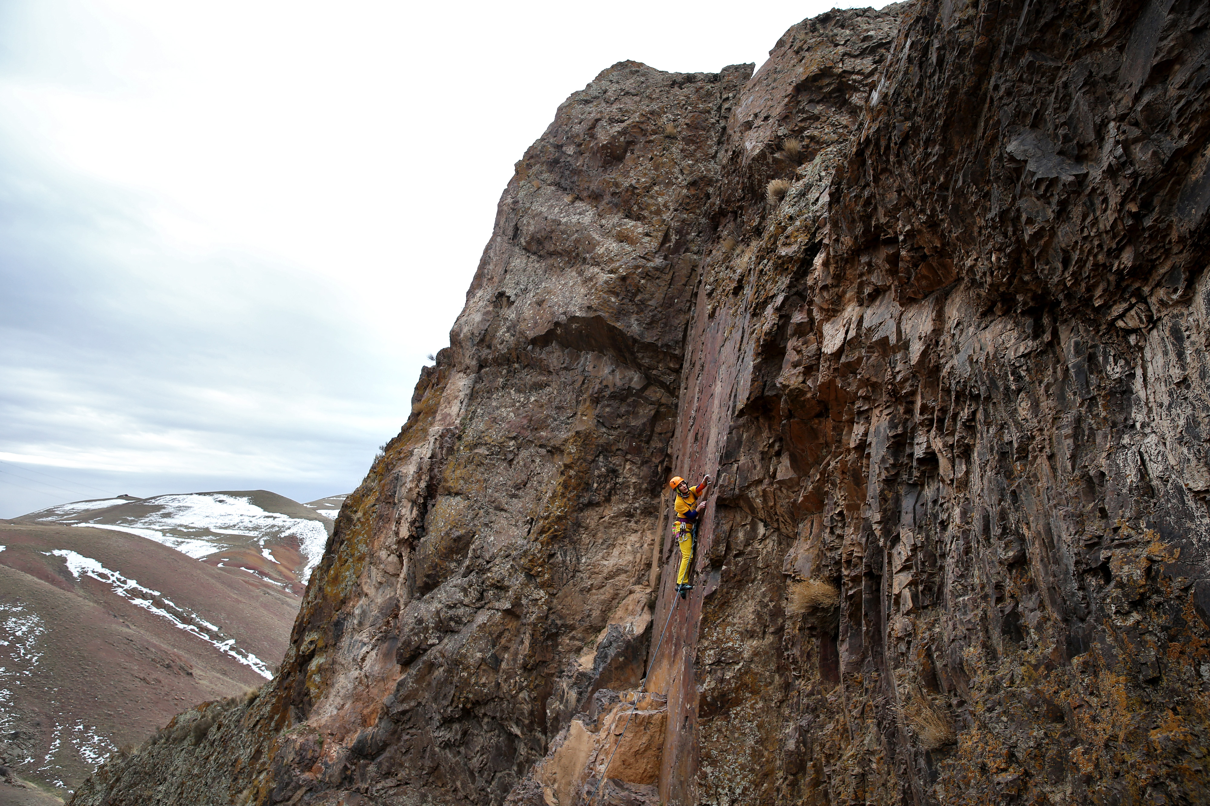 PHOTO GALLERY Women's rock climbing gains foothold in Iran WOAI