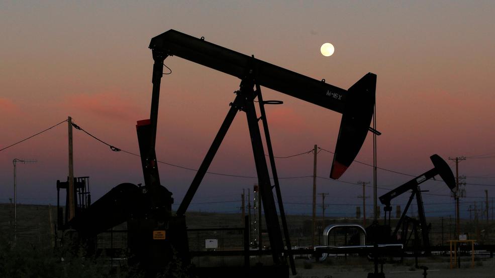 Oil Production US AP18192627117332.jpg