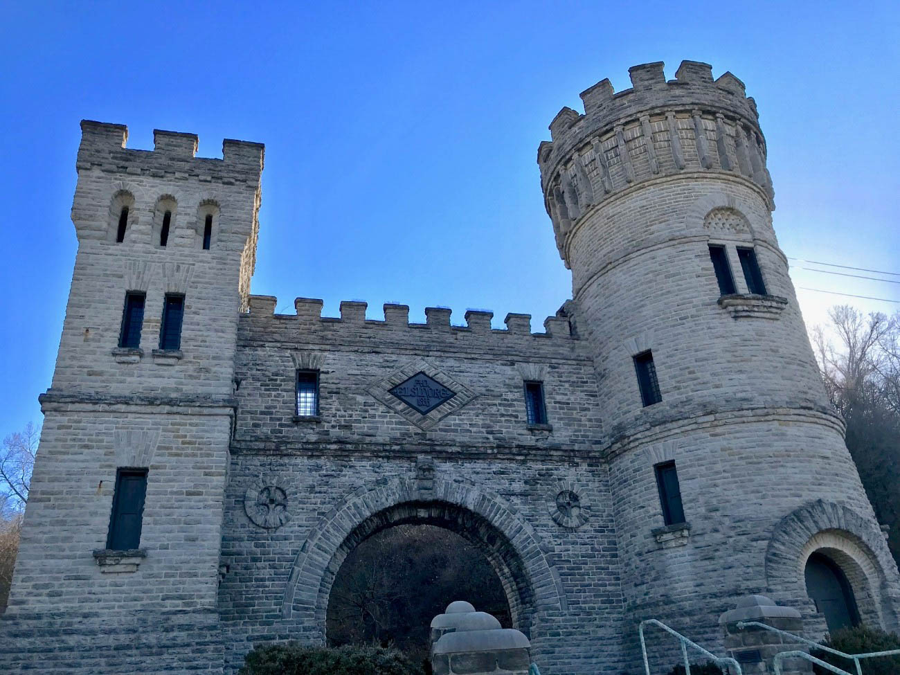 The Elsinore Arch The History of Cincinnati's Gilbert Avenue "Castle